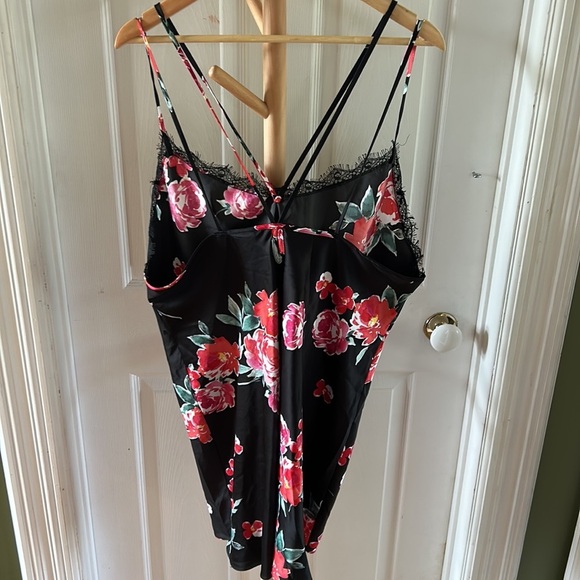 Satin floral nightie - Picture 5 of 7